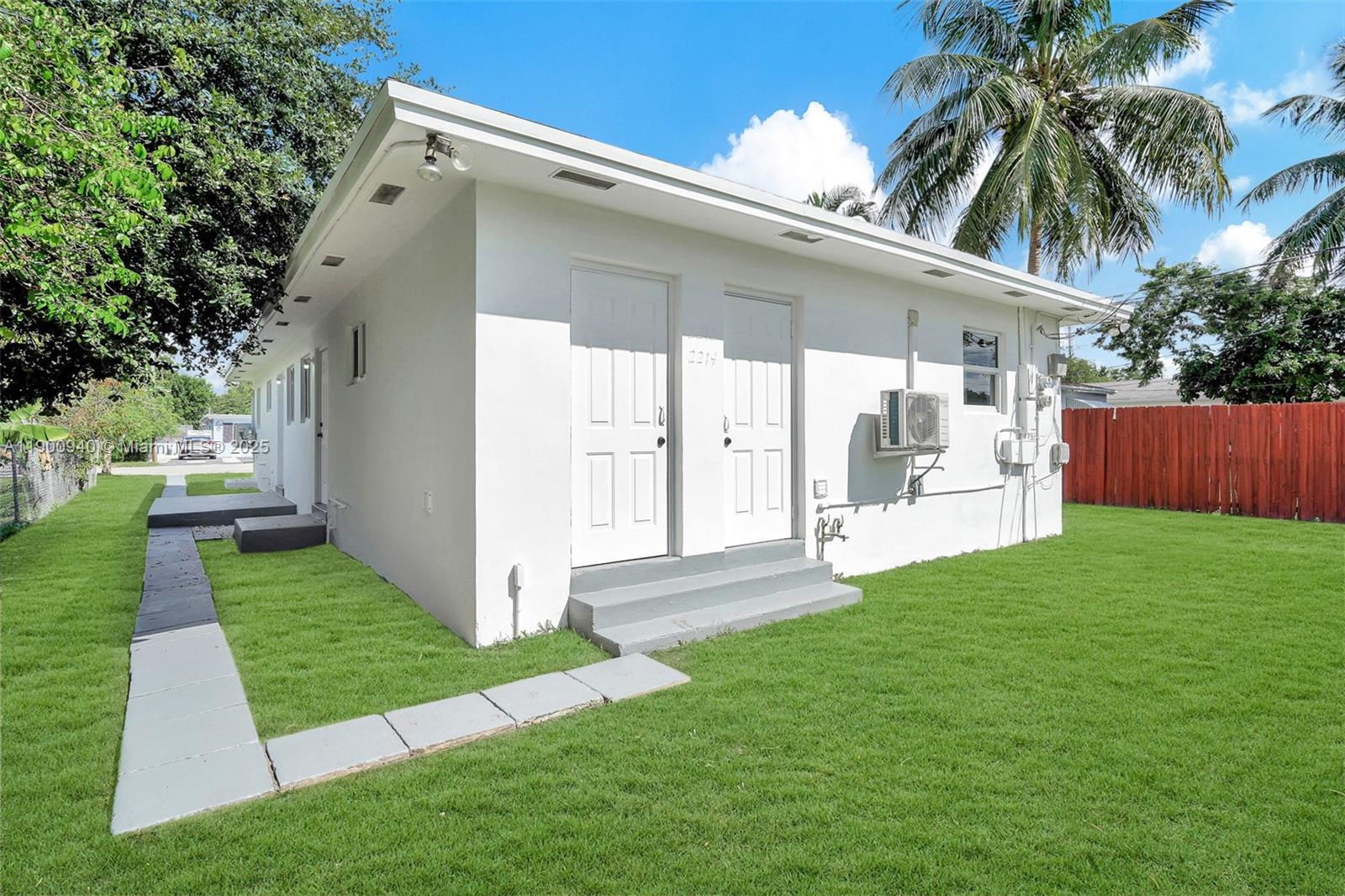 HOLLYWOOD PARK - Residential Lease