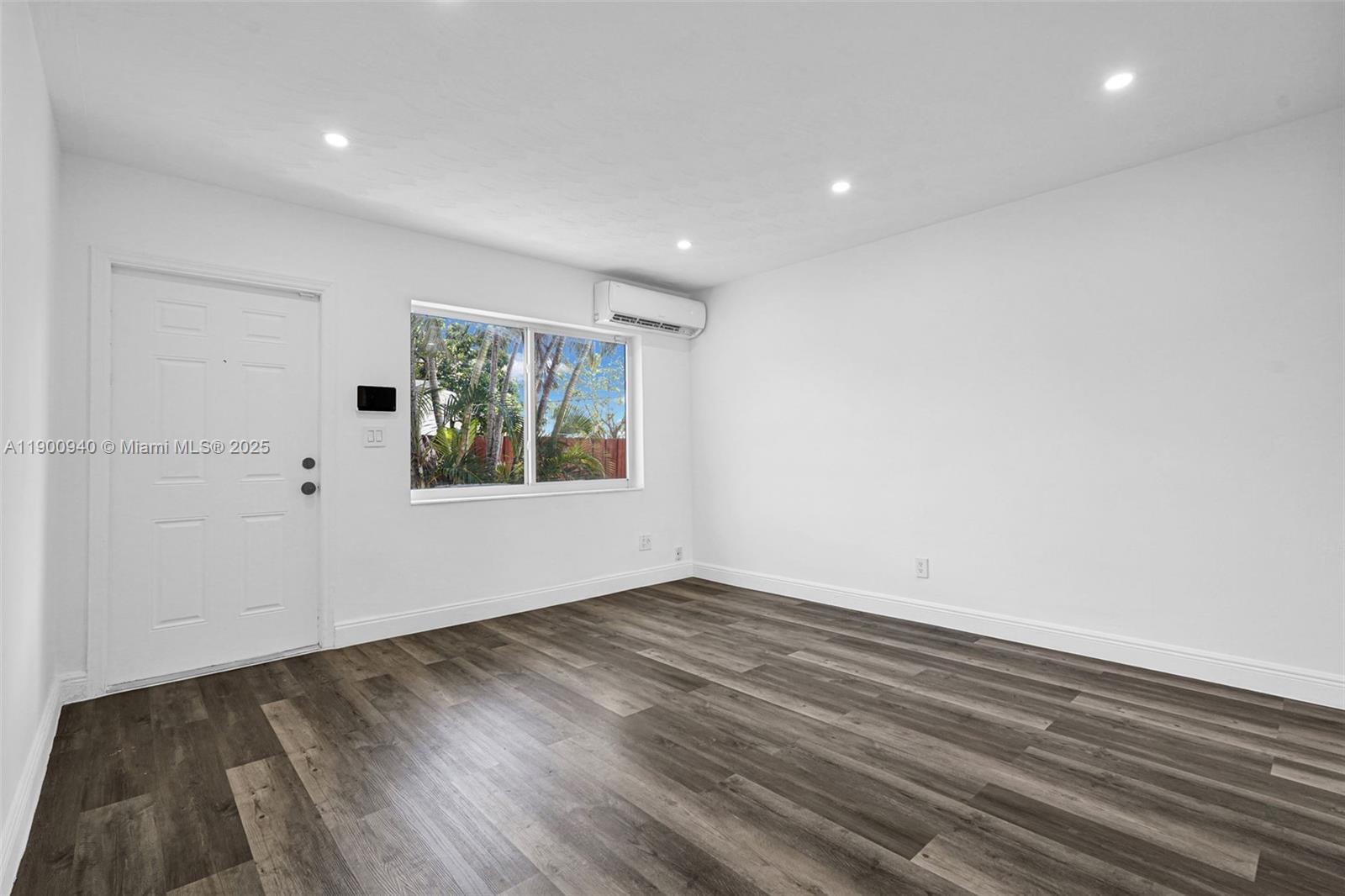HOLLYWOOD PARK - Residential Lease