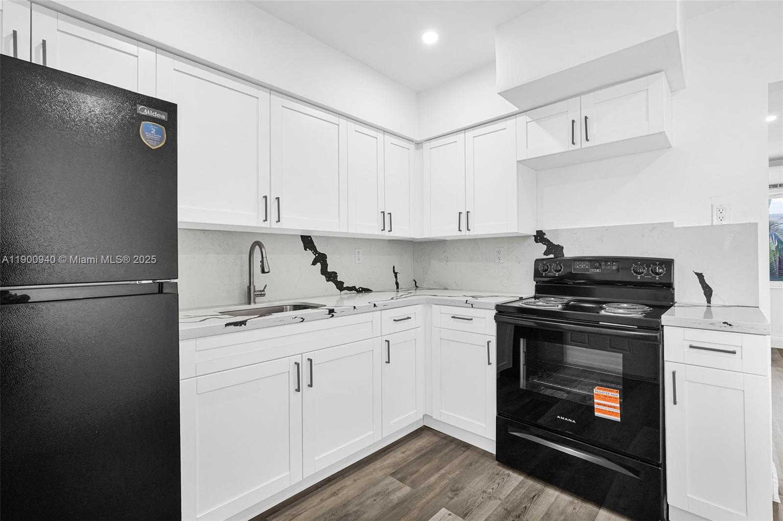 HOLLYWOOD PARK - Residential Lease