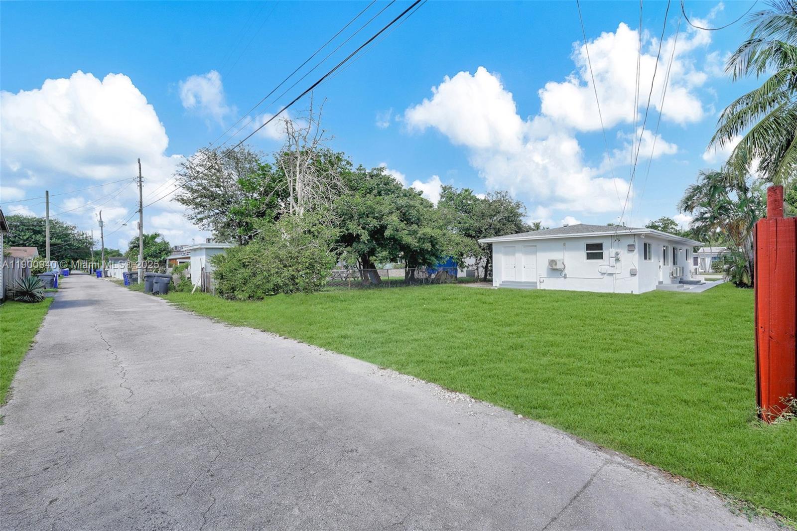 HOLLYWOOD PARK - Residential Lease