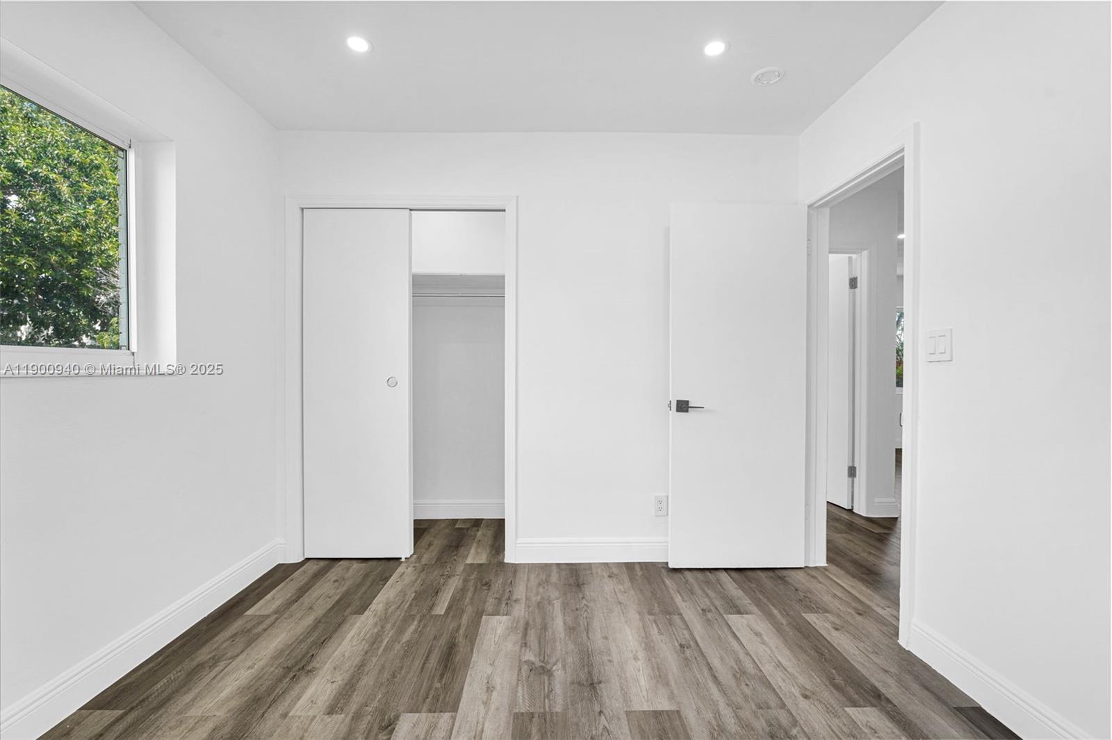 HOLLYWOOD PARK - Residential Lease