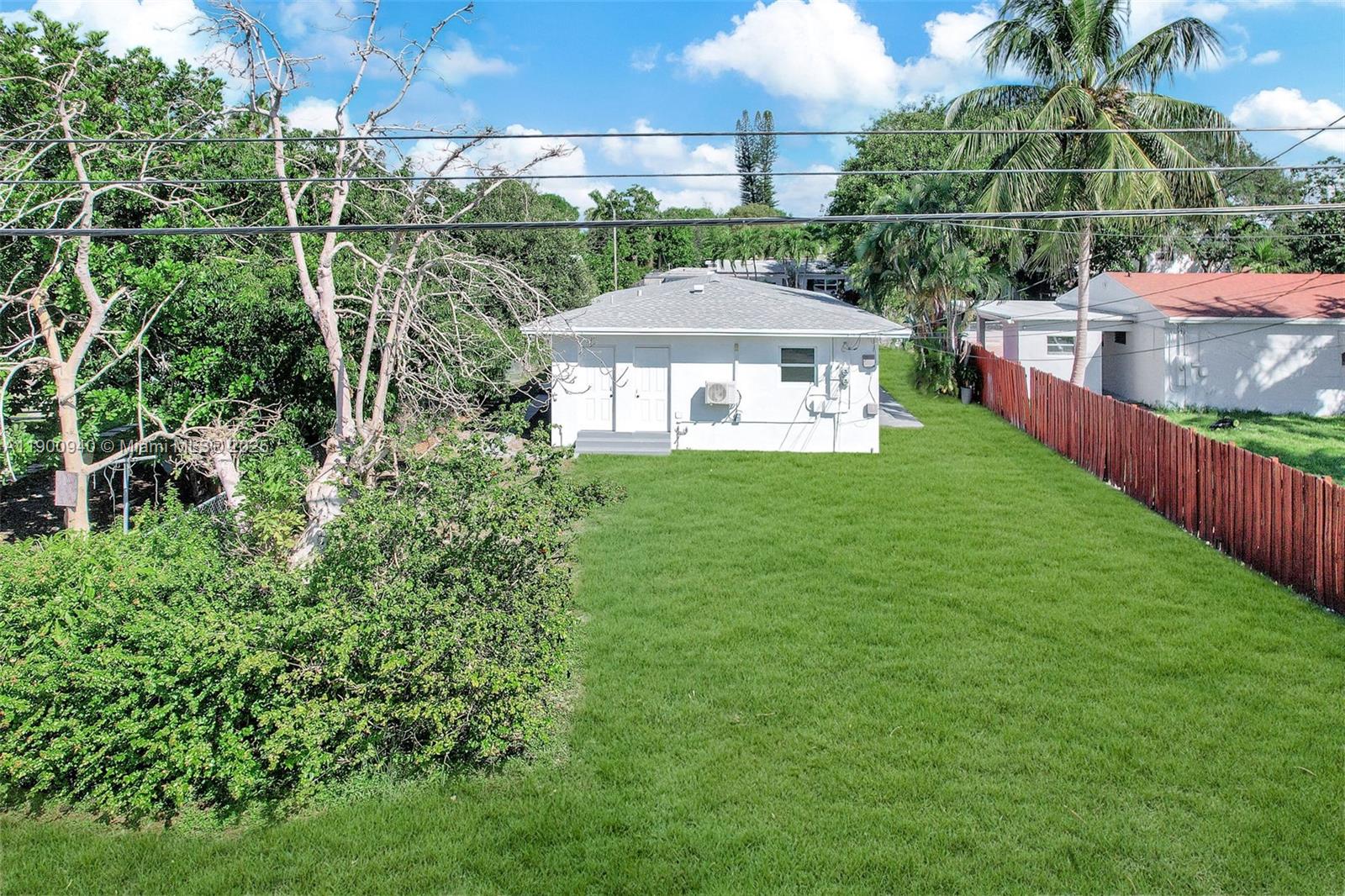 HOLLYWOOD PARK - Residential Lease