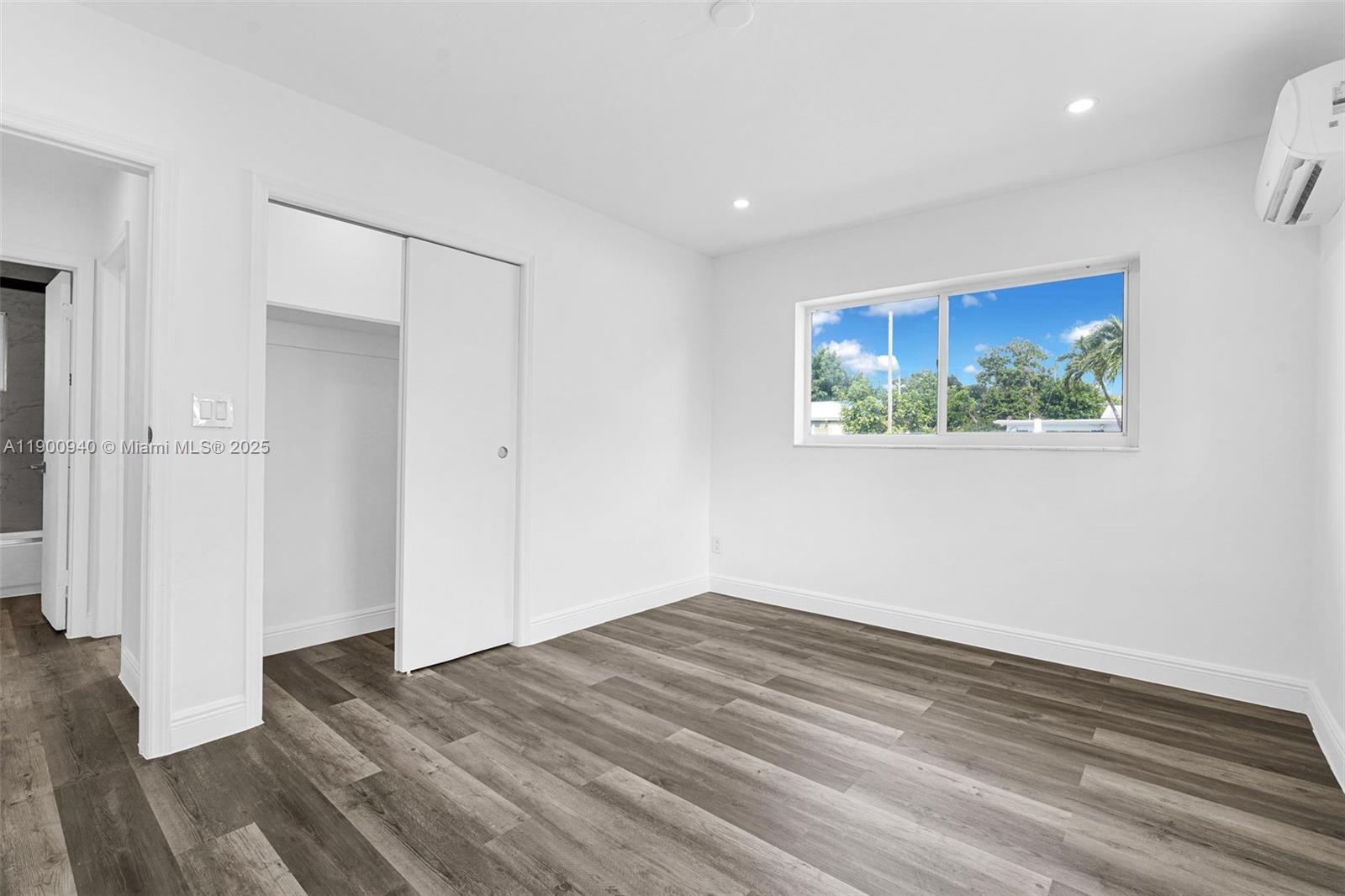 HOLLYWOOD PARK - Residential Lease