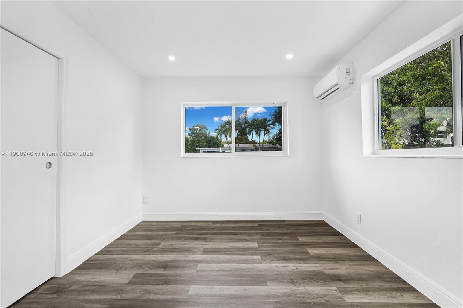 HOLLYWOOD PARK - Residential Lease