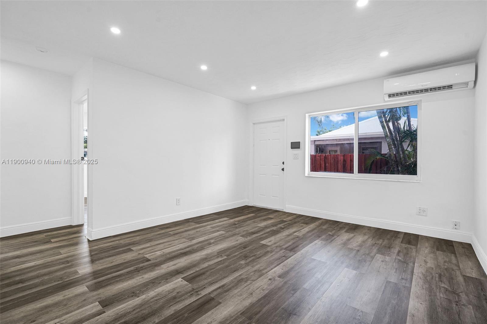 HOLLYWOOD PARK - Residential Lease