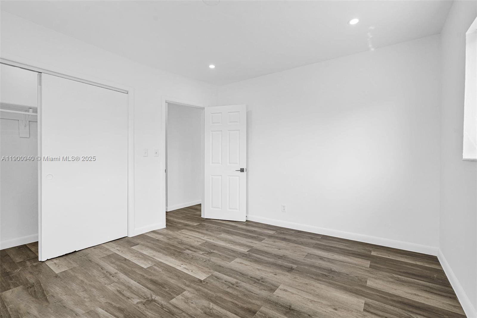 HOLLYWOOD PARK - Residential Lease