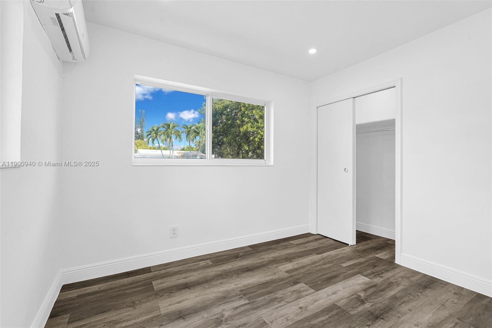 HOLLYWOOD PARK - Residential Lease