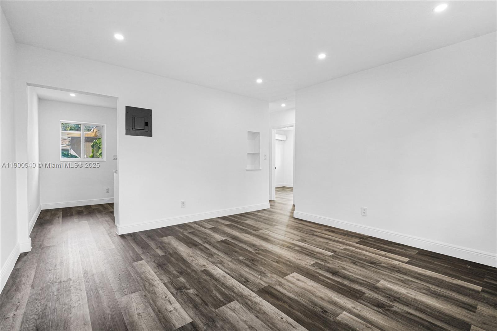 HOLLYWOOD PARK - Residential Lease
