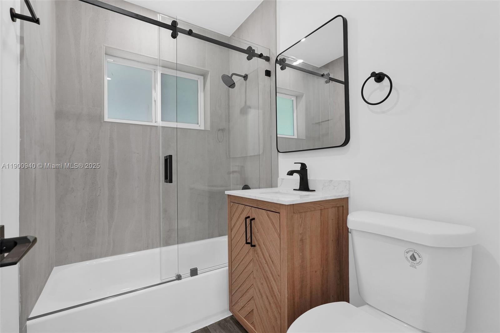 HOLLYWOOD PARK - Residential Lease