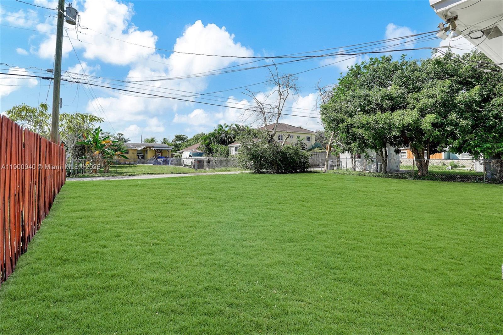 HOLLYWOOD PARK - Residential Lease