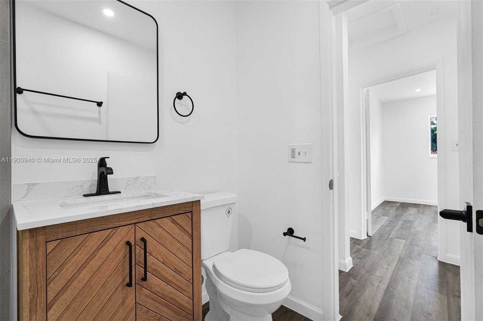 HOLLYWOOD PARK - Residential Lease