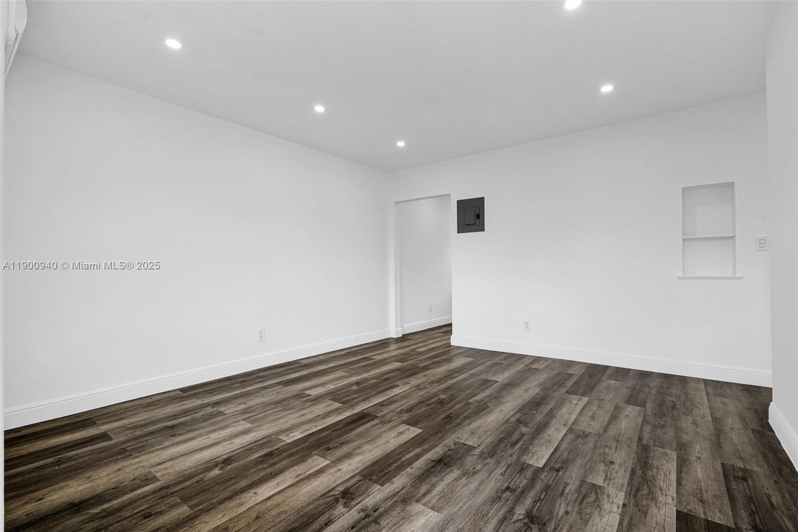 HOLLYWOOD PARK - Residential Lease