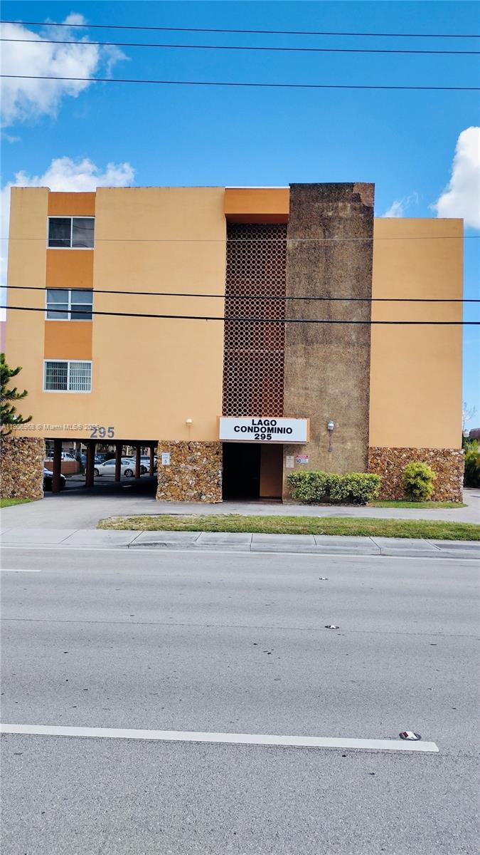 LAGO CONDO - Residential