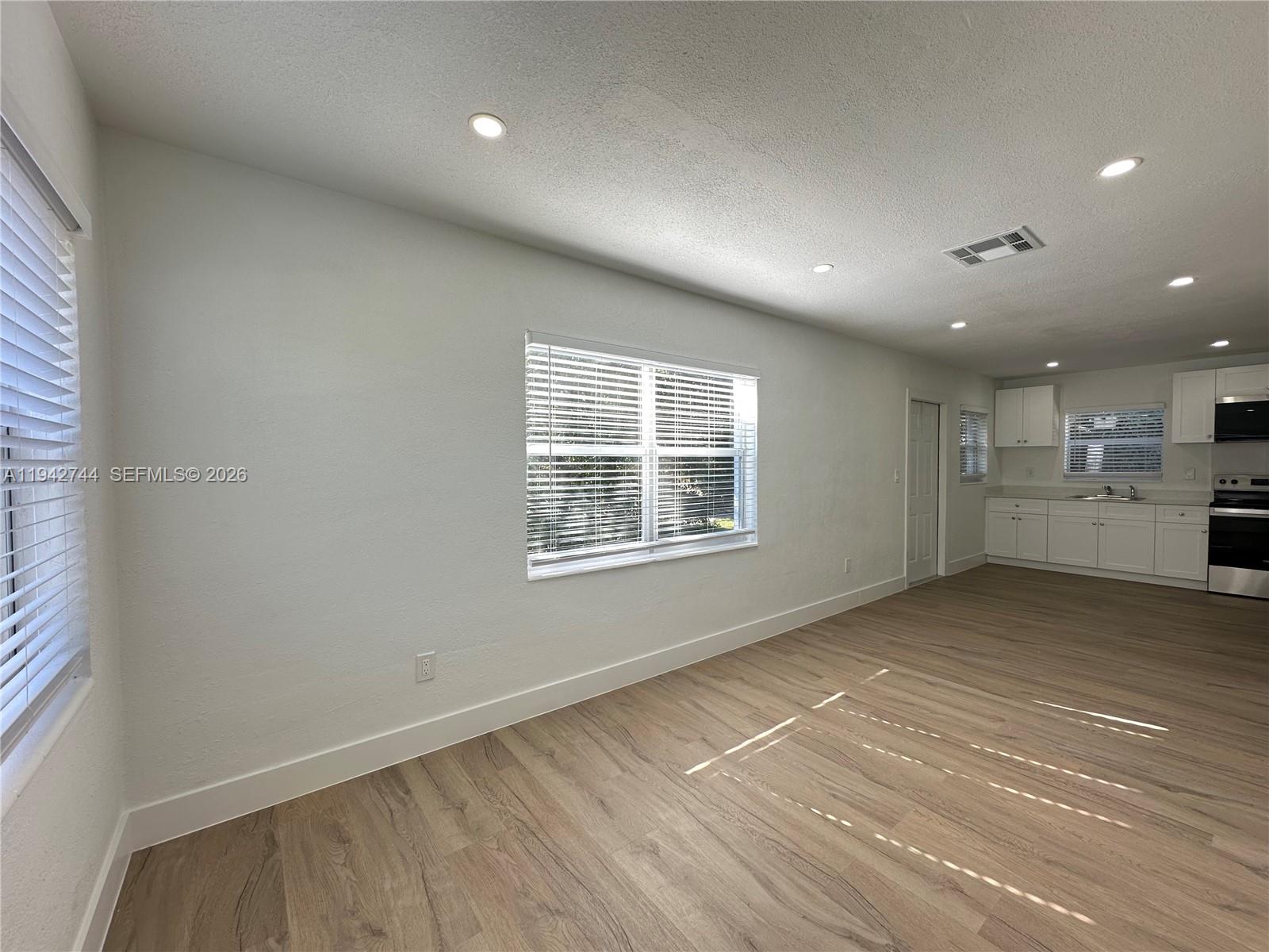 F A BARRETTS SUB OF W1/2 - Residential Lease