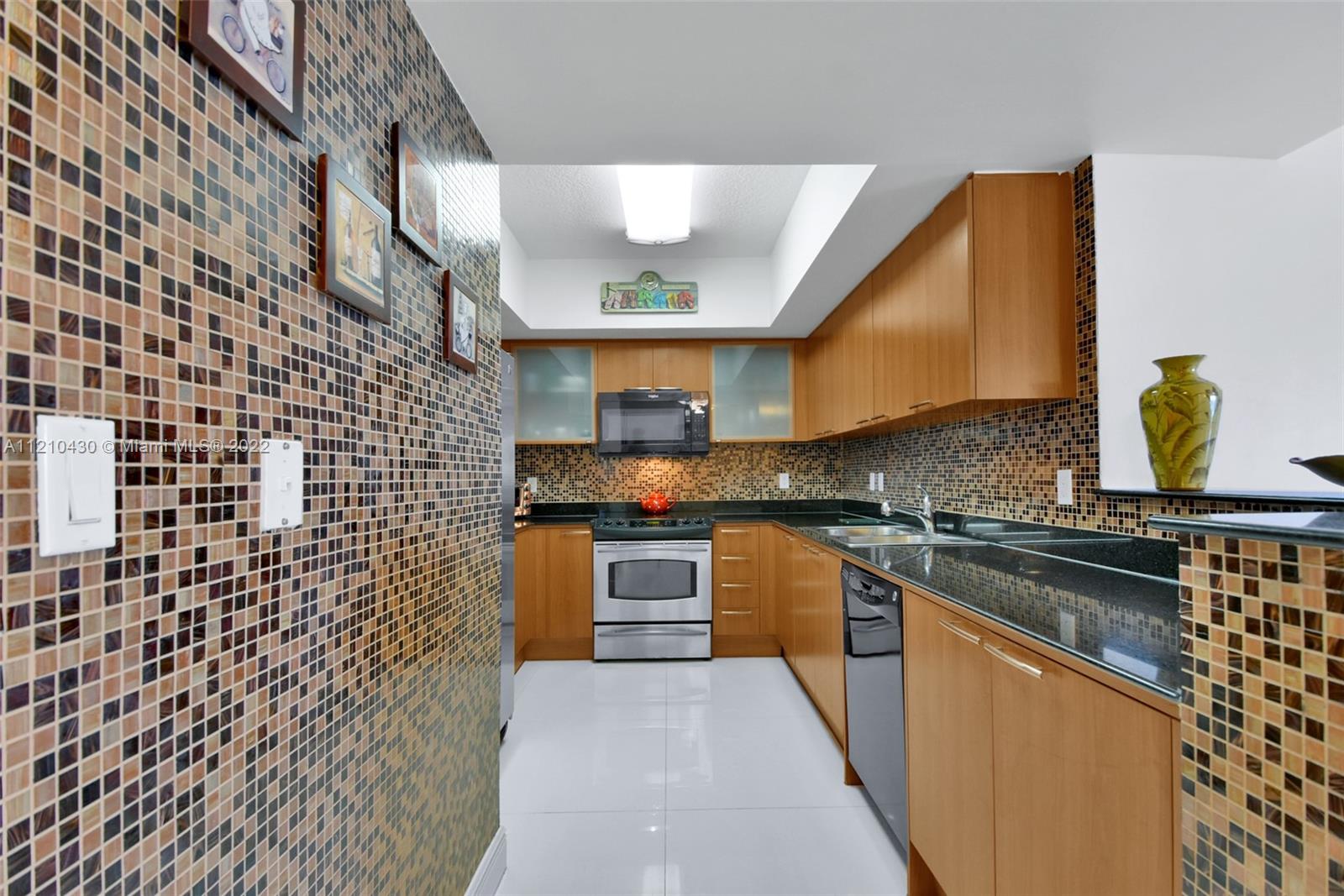 LA PERLA CONDO - Residential