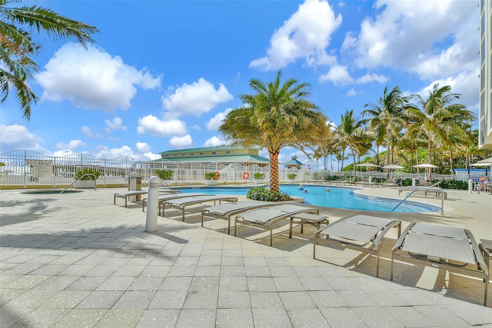 LA PERLA CONDO - Residential