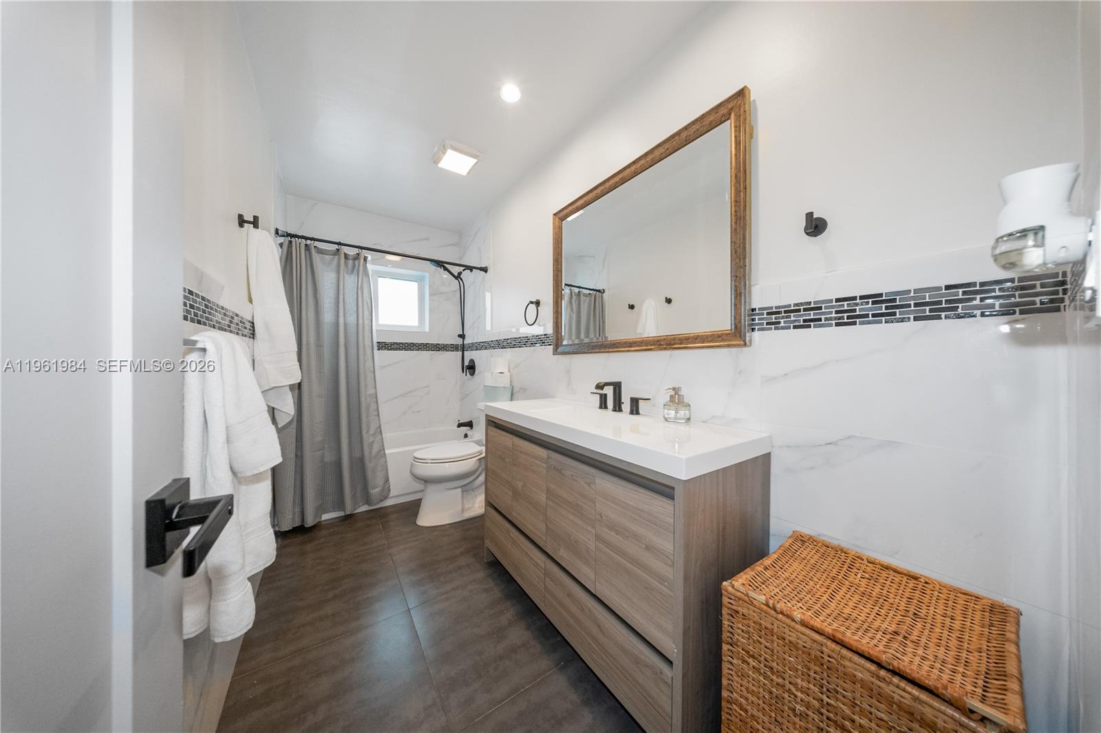 PINE SHORE SEC 1 - Residential