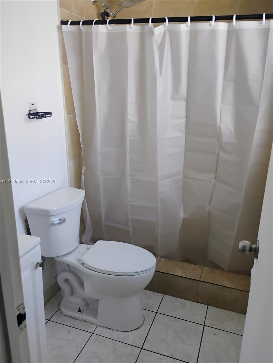 HOLLYWOOD HOMESITES REV P - Residential Lease