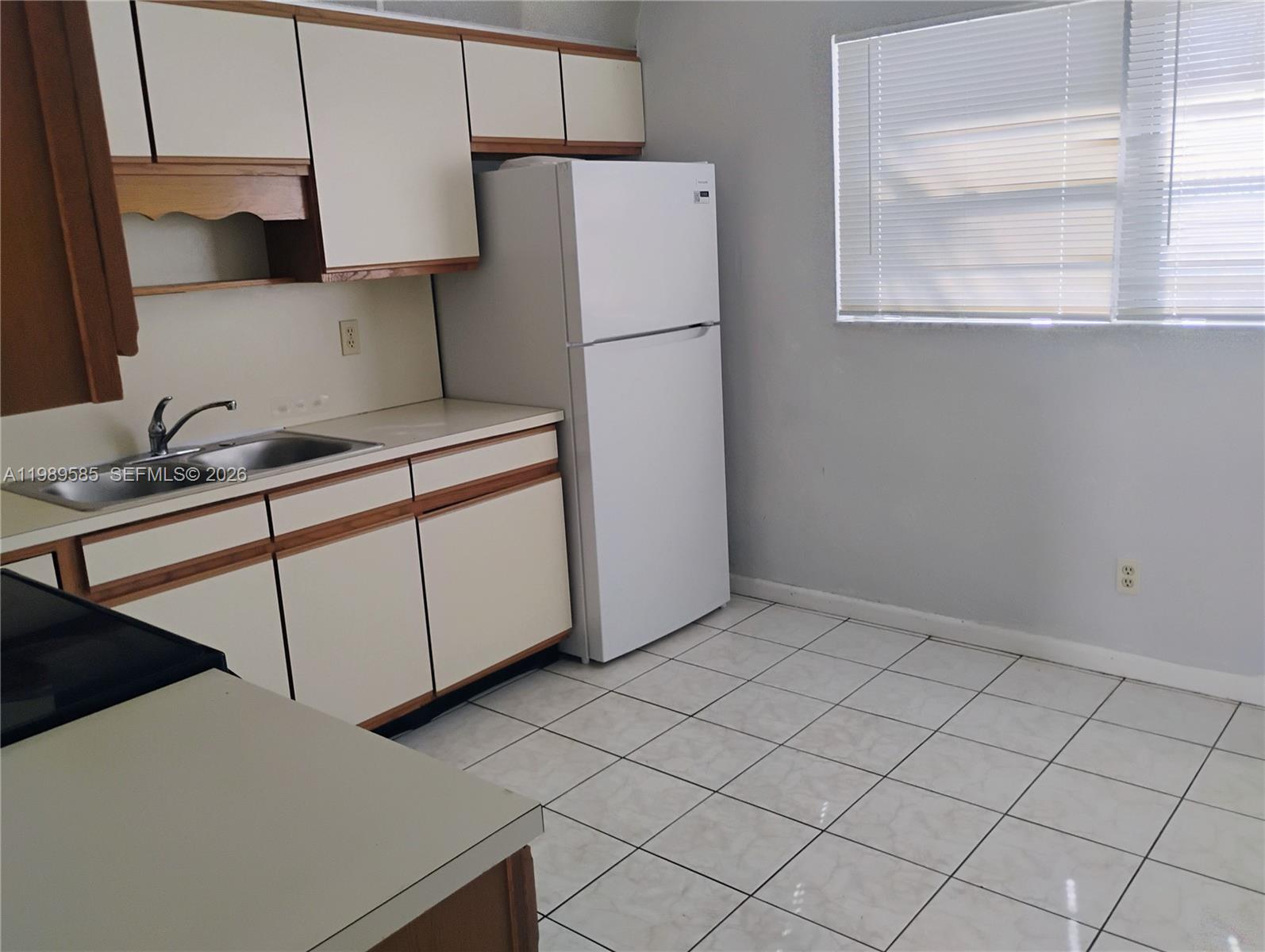 HOLLYWOOD HOMESITES REV P - Residential Lease