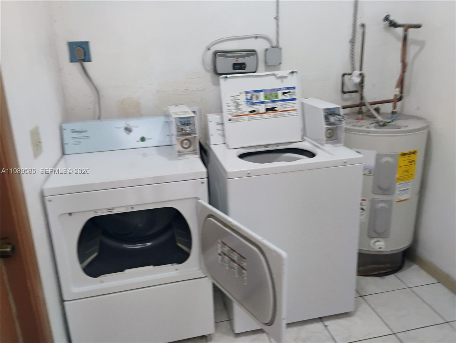 HOLLYWOOD HOMESITES REV P - Residential Lease