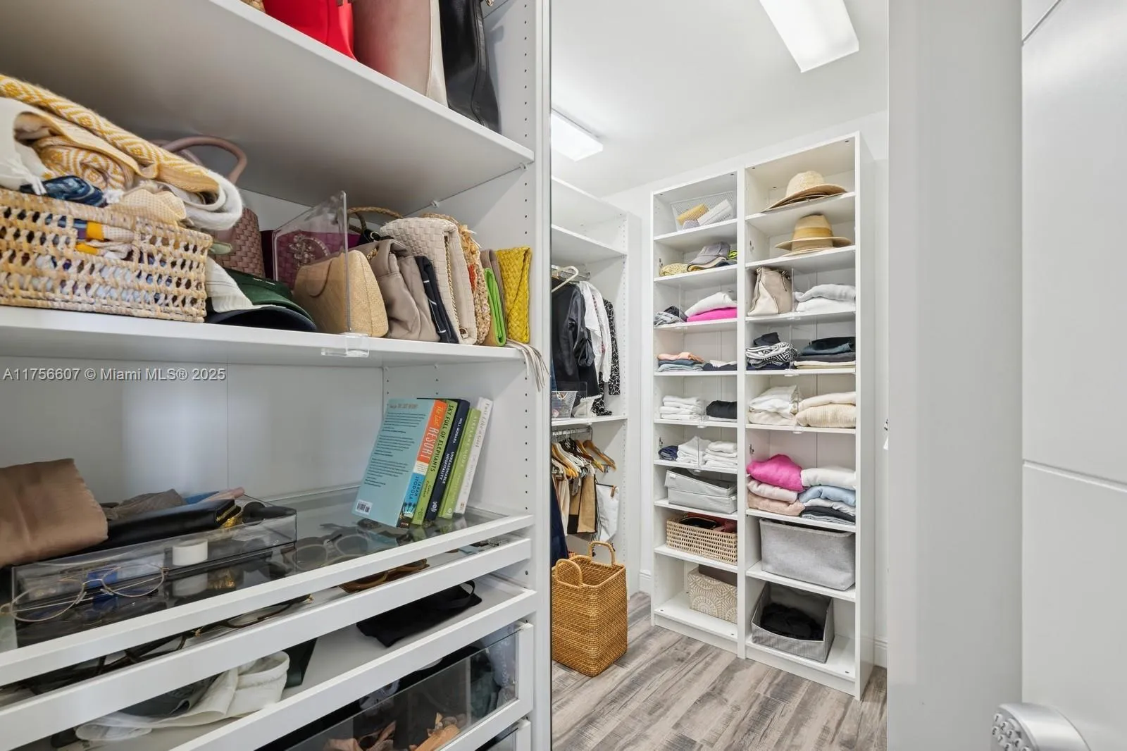 Doral, Florida 33166, United States, 5 Bedrooms Bedrooms, ,4 BathroomsBathrooms,Residential,Active,86155