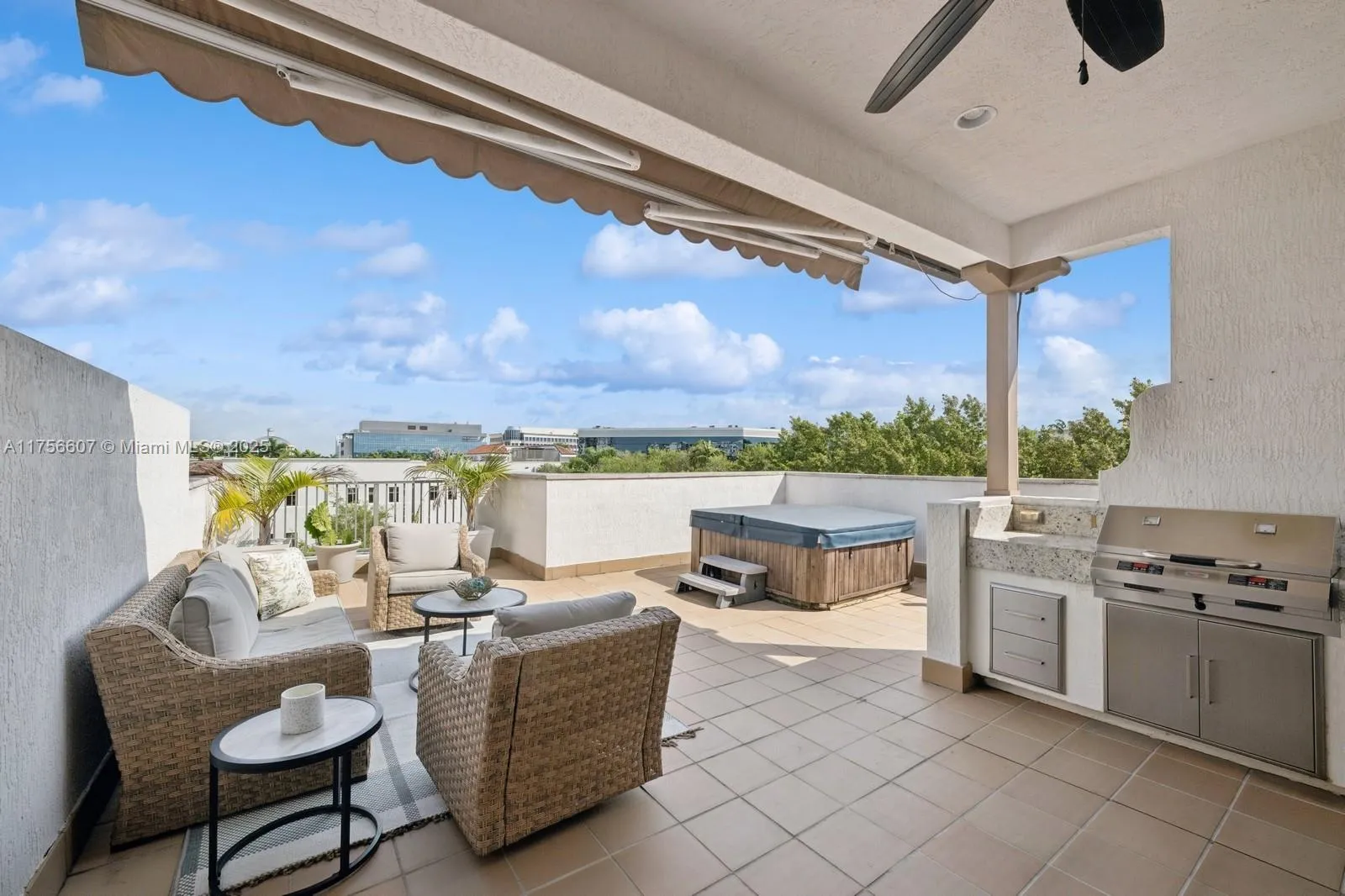 Doral, Florida 33166, United States, 5 Bedrooms Bedrooms, ,4 BathroomsBathrooms,Residential,Active,86155