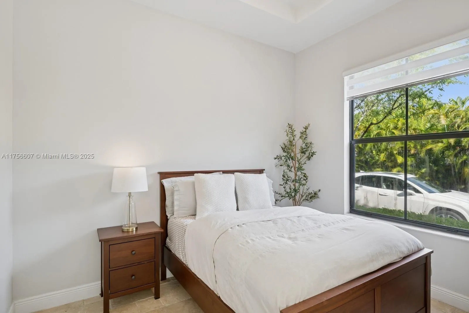 Doral, Florida 33166, United States, 5 Bedrooms Bedrooms, ,4 BathroomsBathrooms,Residential,Active,86155