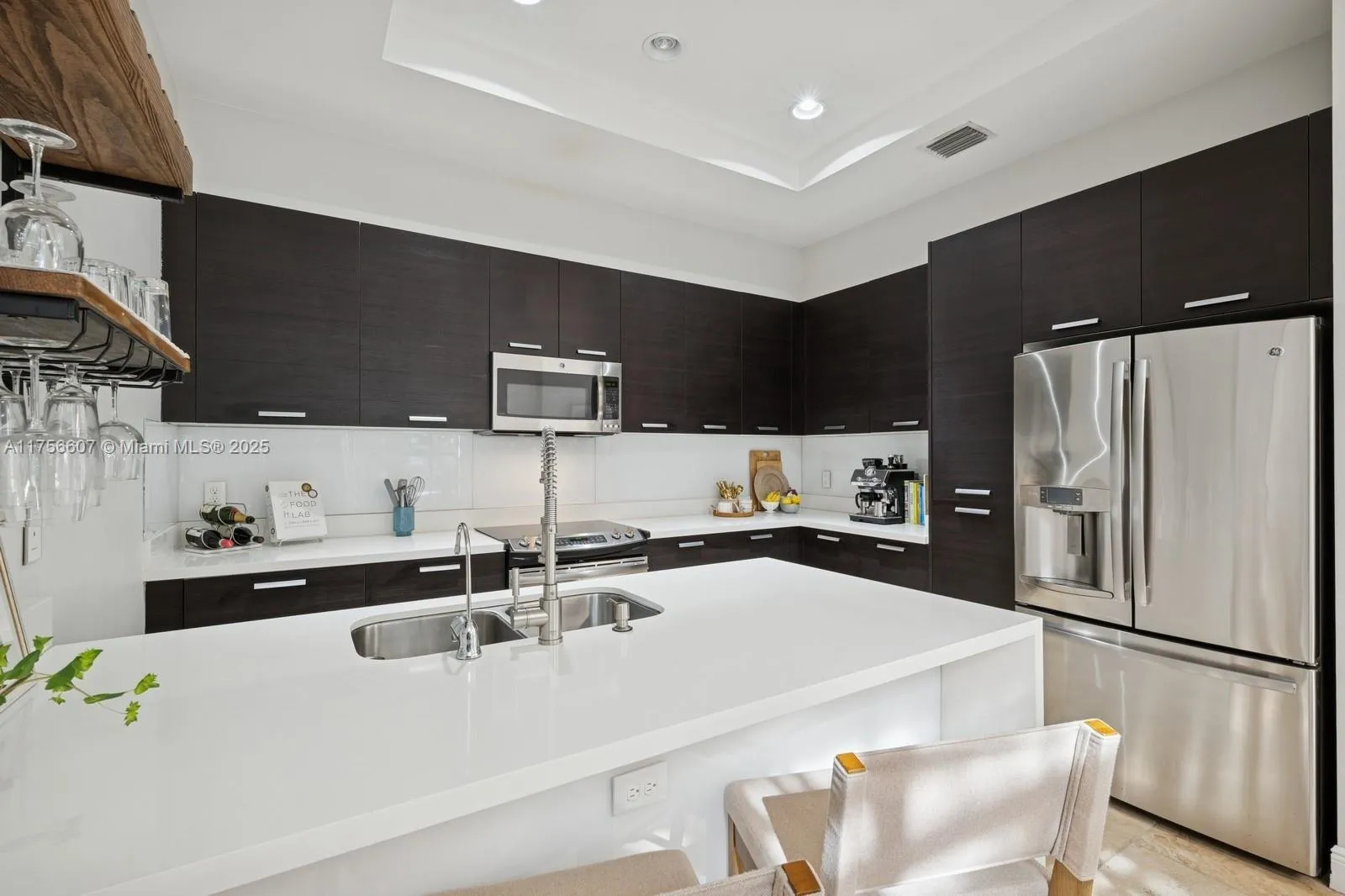 Doral, Florida 33166, United States, 5 Bedrooms Bedrooms, ,4 BathroomsBathrooms,Residential,Active,86155