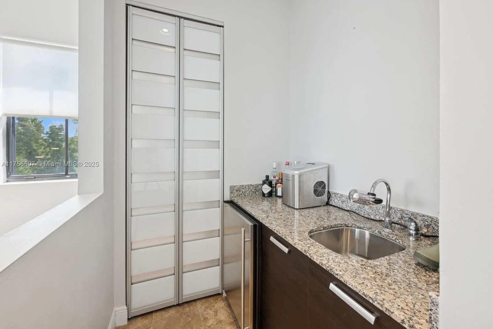 Doral, Florida 33166, United States, 5 Bedrooms Bedrooms, ,4 BathroomsBathrooms,Residential,Active,86155