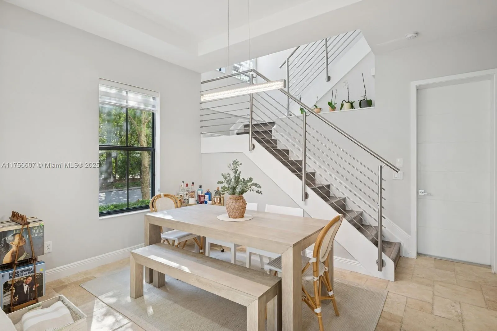 Doral, Florida 33166, United States, 5 Bedrooms Bedrooms, ,4 BathroomsBathrooms,Residential,Active,86155