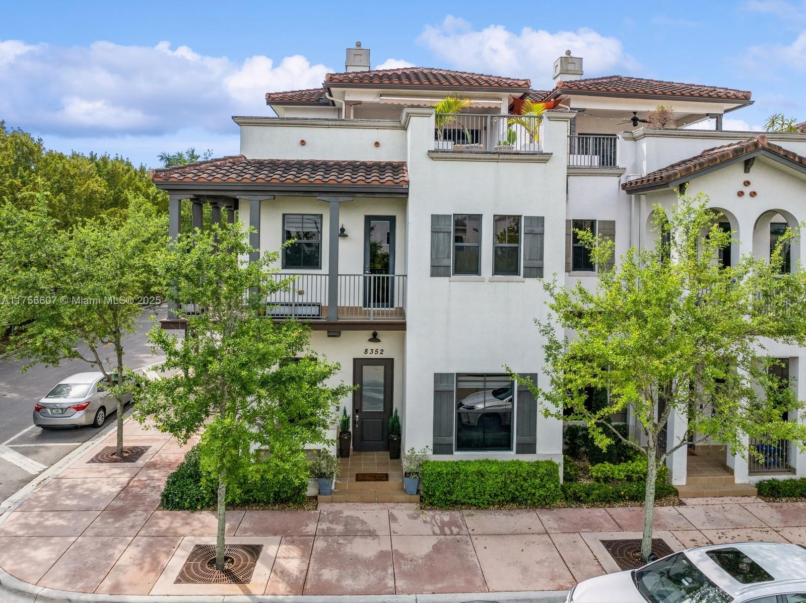 Property for Sale at 8352 Nw 52nd Ter  , Doral, Miami-Dade County, Florida - Bedrooms: 5 
Bathrooms: 4  - $950,000