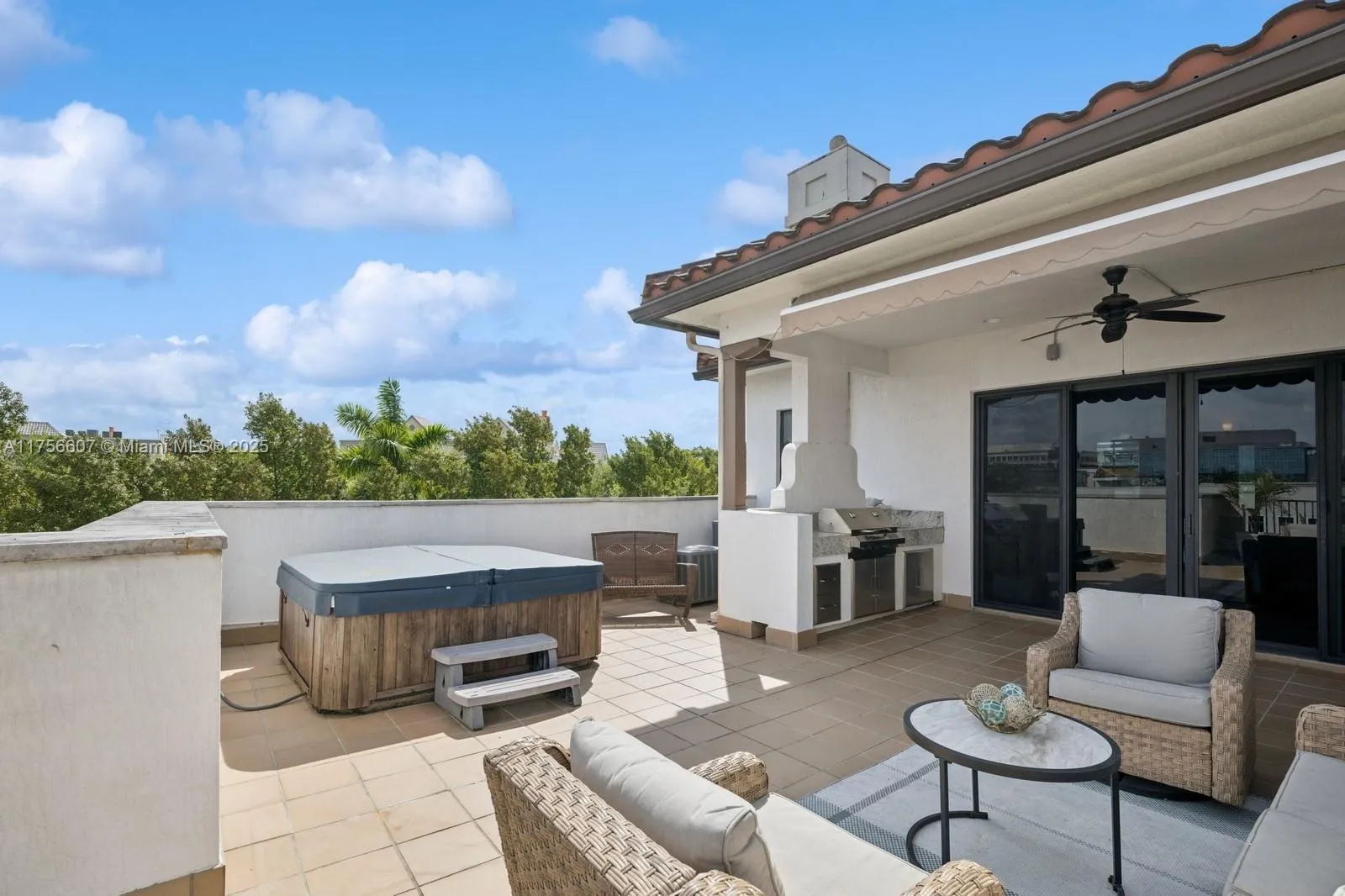 Doral, Florida 33166, United States, 5 Bedrooms Bedrooms, ,4 BathroomsBathrooms,Residential,Active,86155