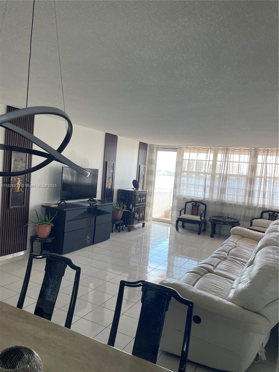 WINSTON TOWERS 200 - Residential Lease