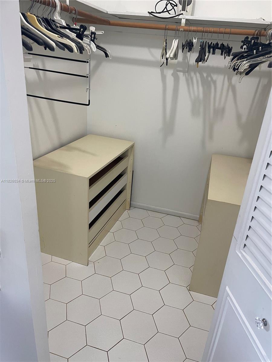 WINSTON TOWERS 200 - Residential Lease