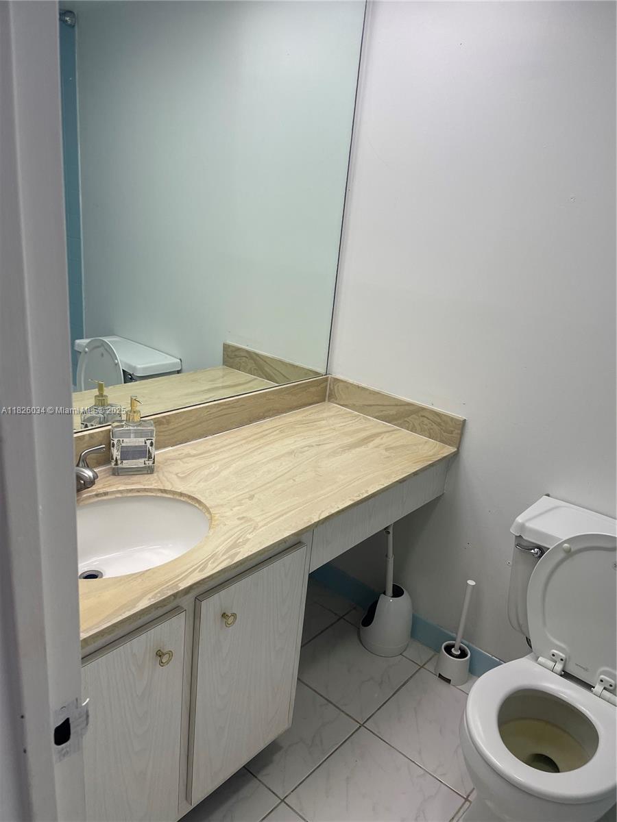 WINSTON TOWERS 200 - Residential Lease