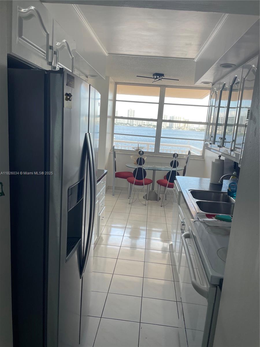 WINSTON TOWERS 200 - Residential Lease