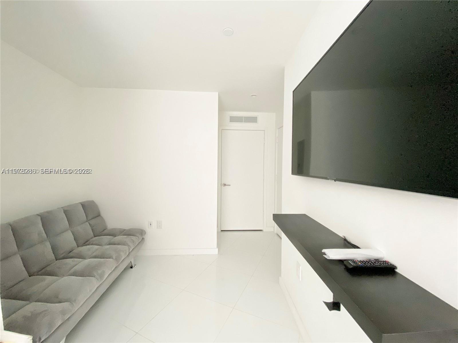 PARAMOUNT MIAMI WORLDCENT - Residential Lease