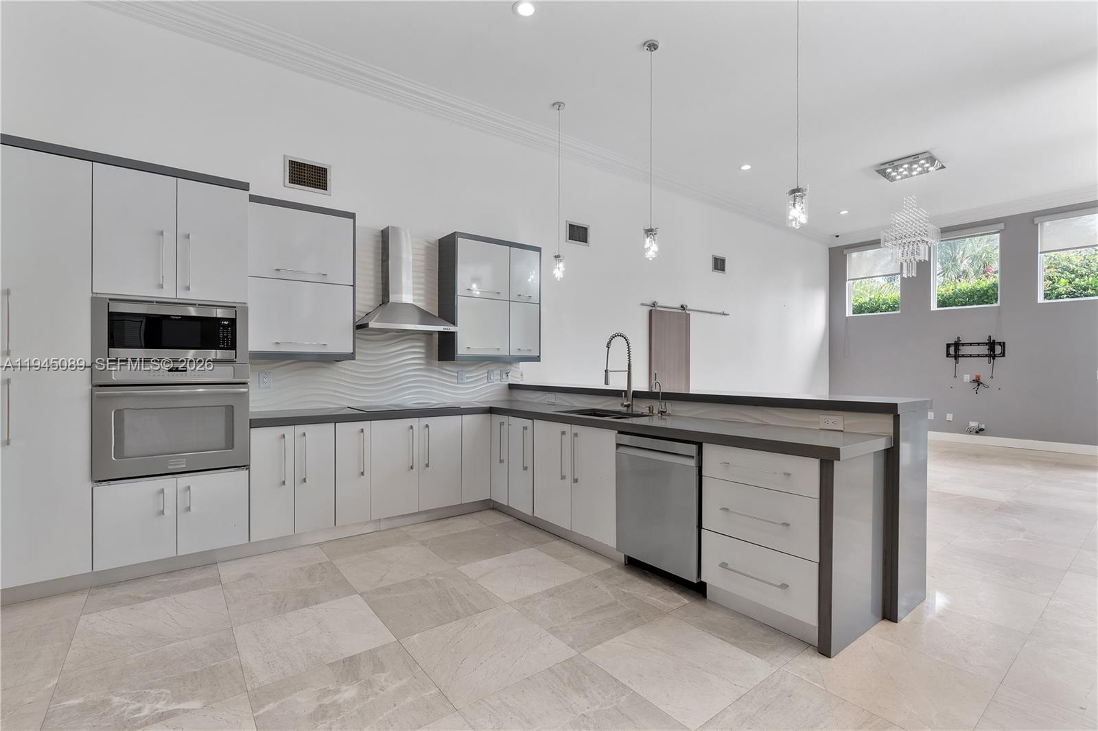 ROYAL CUTLER ESTATES - Residential