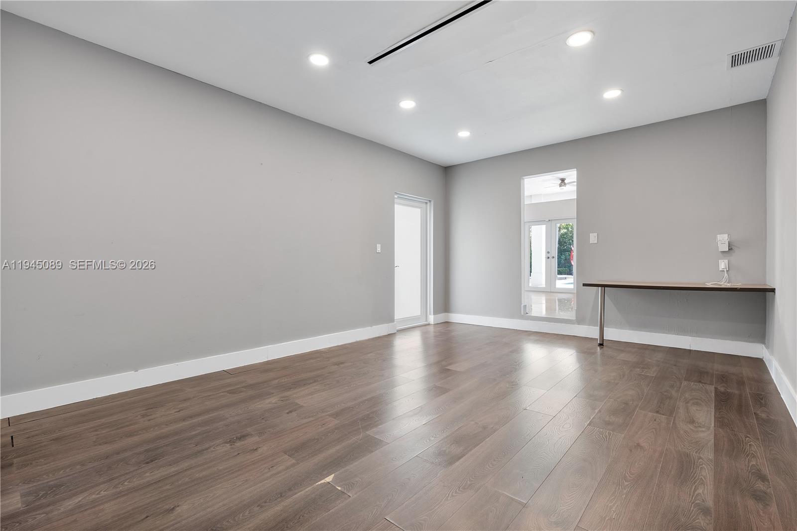 ROYAL CUTLER ESTATES - Residential