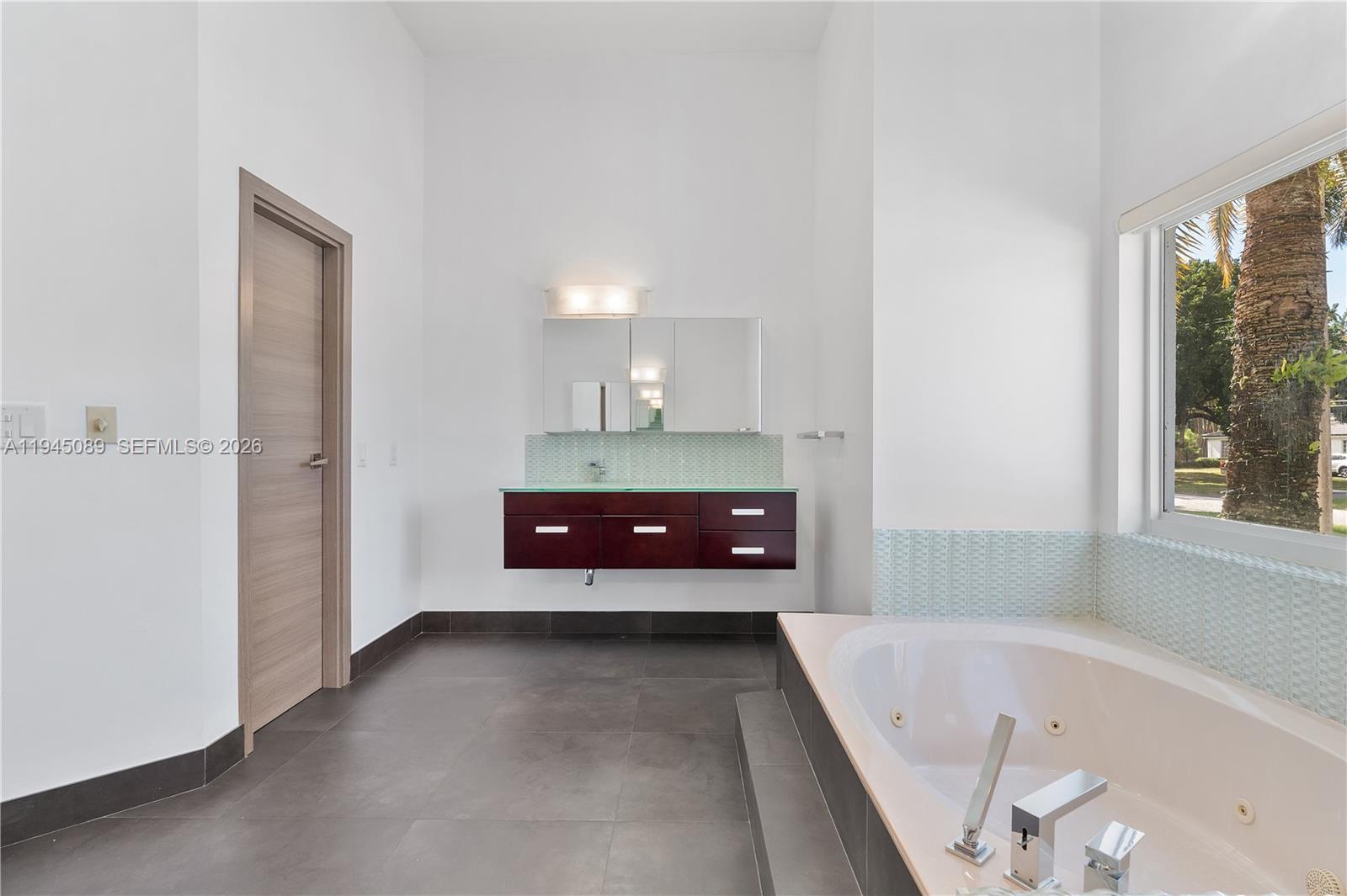 ROYAL CUTLER ESTATES - Residential