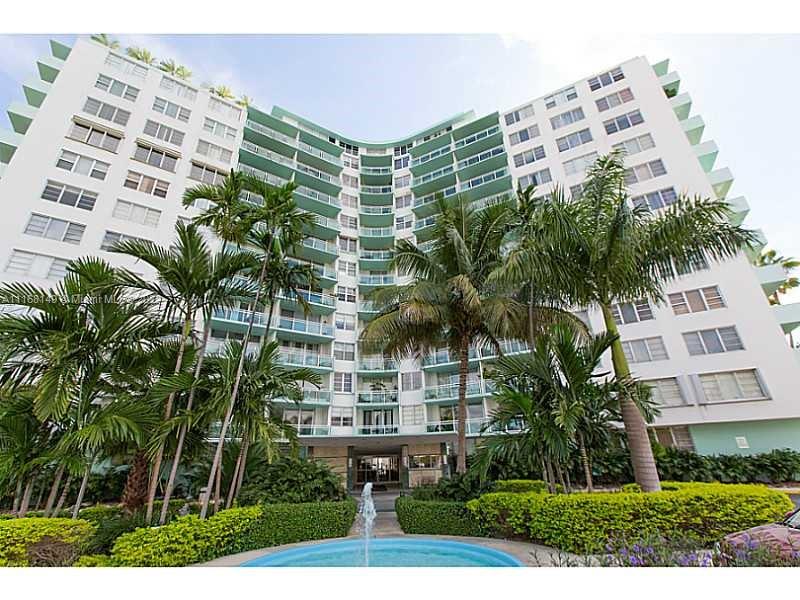 Pristine unit overlooking Biscayne Bay at Bay Park Towers on Biscayne Blvd, Downtown Miami! This waterfront unit has been COMPLETELY remodeled. Building includes Full Work Out Gym, Pool, Tennis Courts, and Water Dock. Minutes away from Midtown, Design District, Brickell and Major Highway. Rent also includes 1 Parking Space.