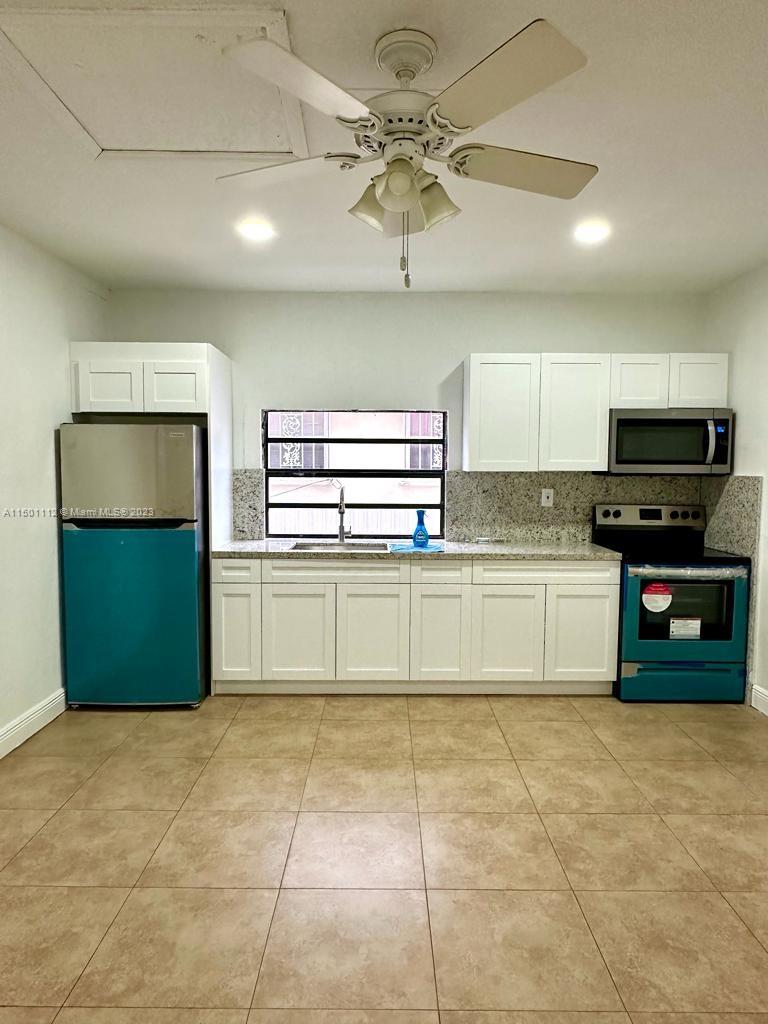 New apartment completely remodeled, available and without condominium. Perfect and central location, close to shopping centers, good schools, 10 minutes from Downtown Miami, 5 minutes from Wynwood. NO ASSOCIATION APPROVEMENT!