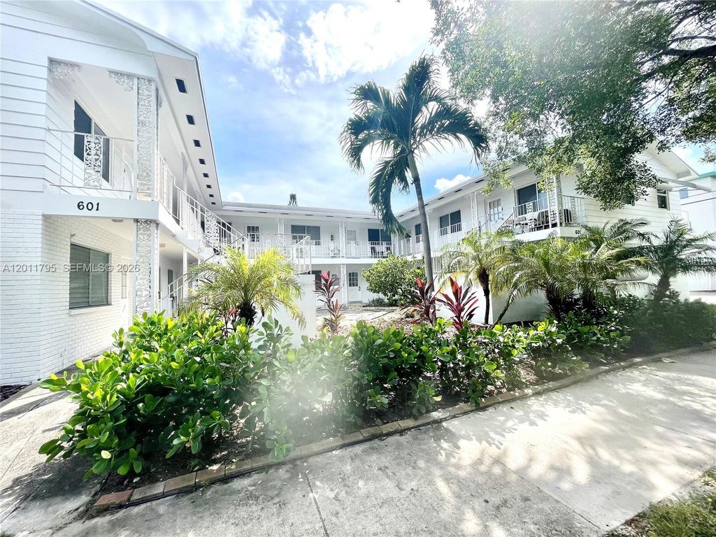 Photo of 601 S 19th Ave #7, Hollywood, FL 33020 (MLS # A12011795)