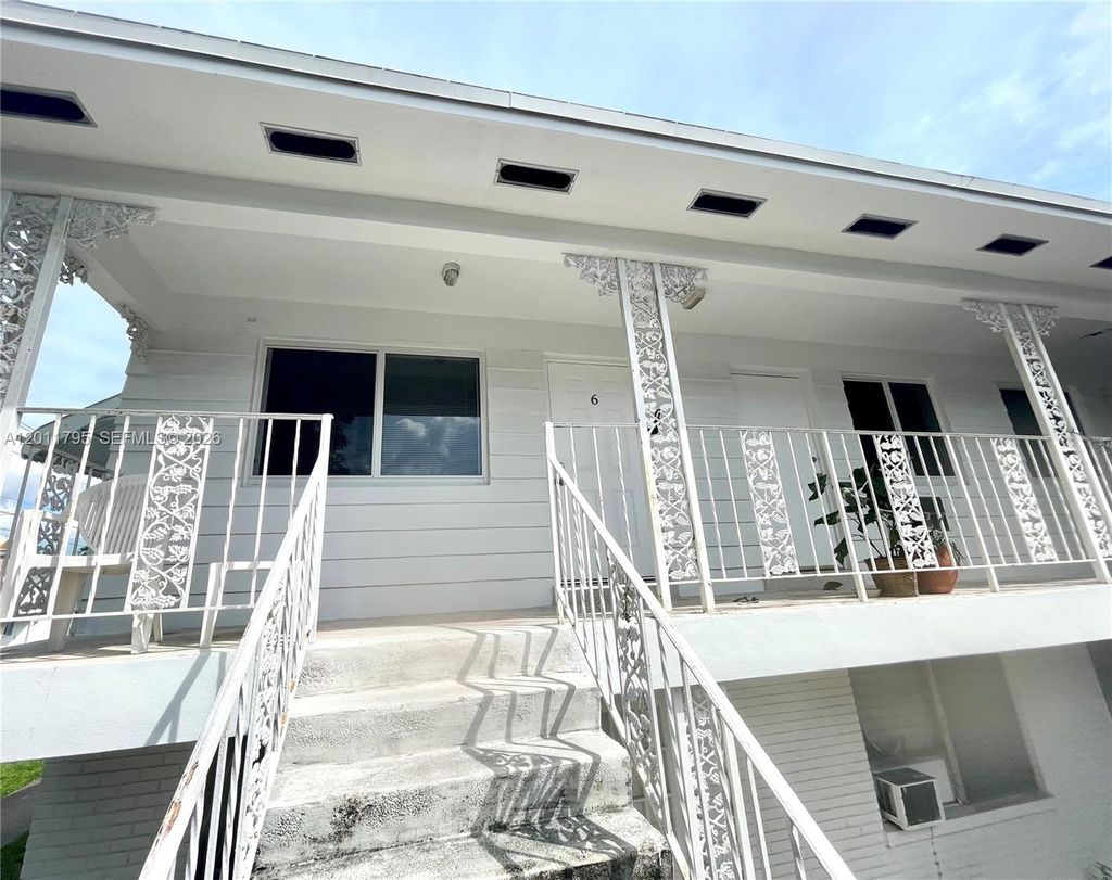 Photo of 601 S 19th Ave #7, Hollywood, FL 33020 (MLS # A12011795)