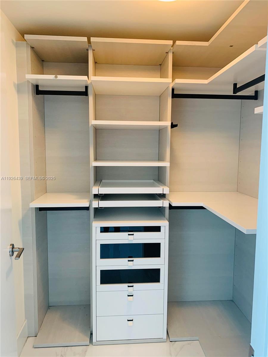 PARQUE TOWERS CONDO - Residential Lease