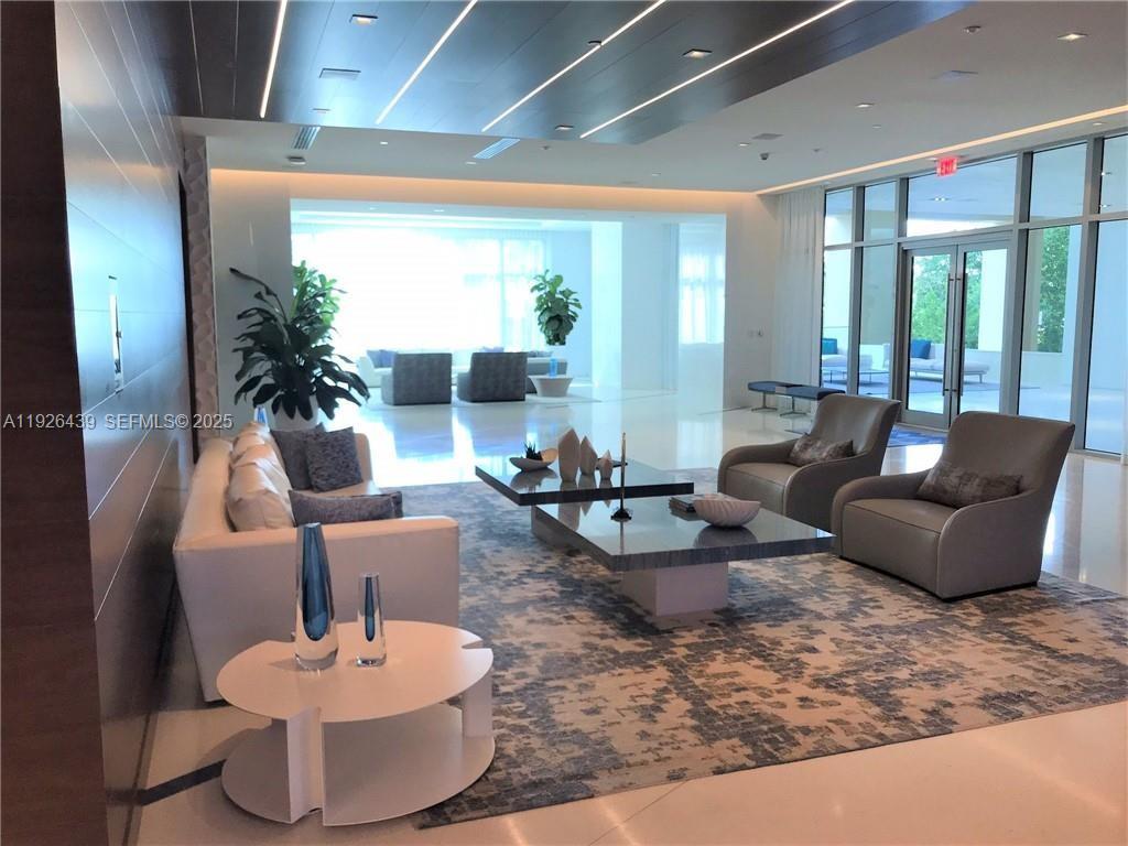 PARQUE TOWERS CONDO - Residential Lease