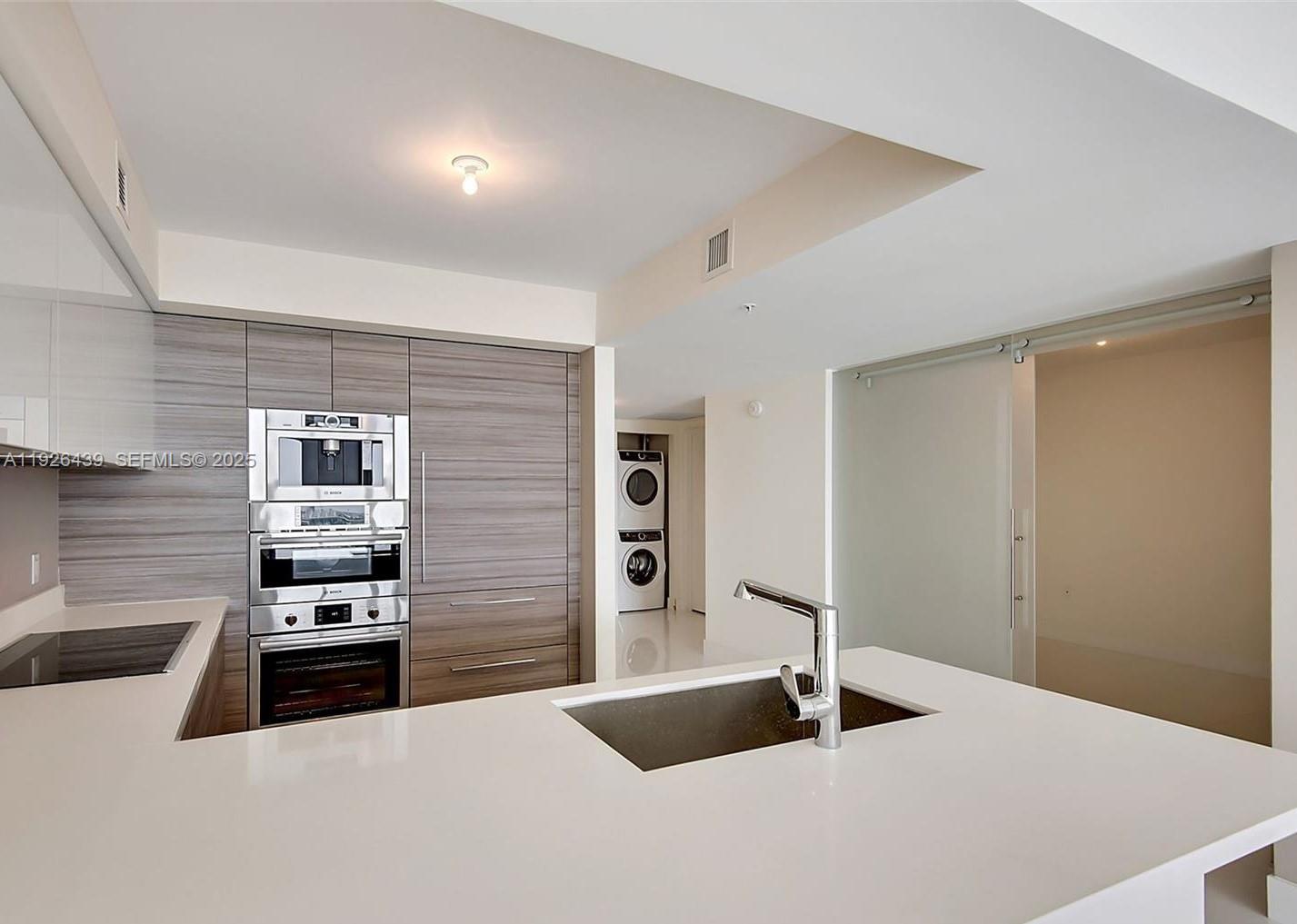 PARQUE TOWERS CONDO - Residential Lease