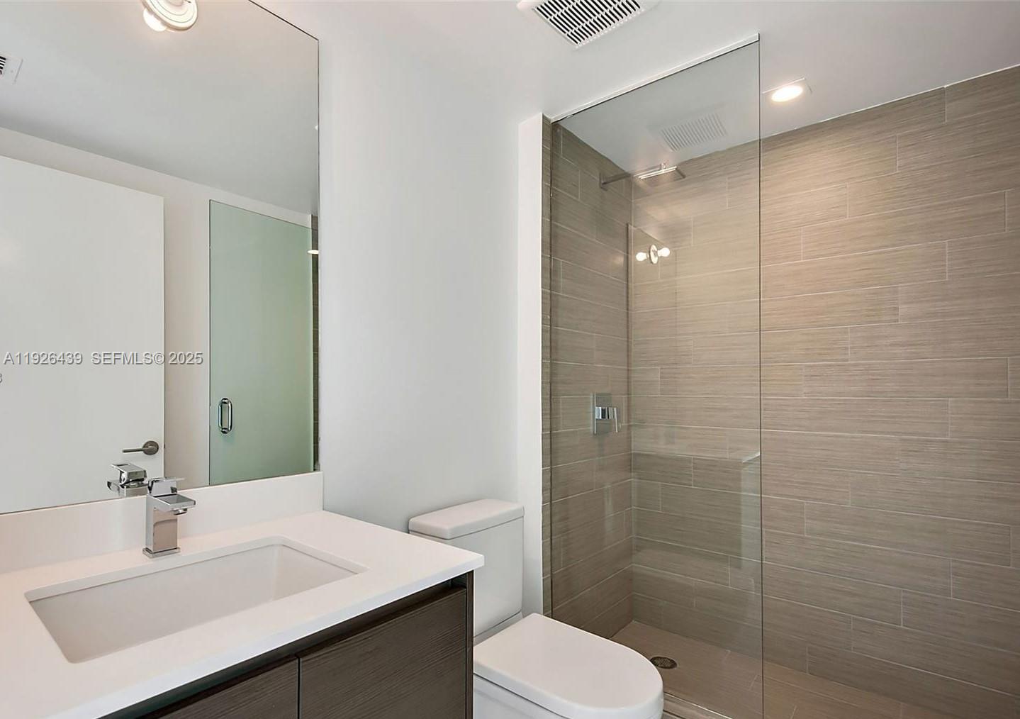 PARQUE TOWERS CONDO - Residential Lease