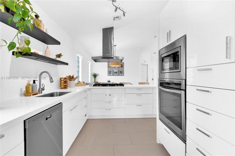 Townhomes and Villas with Garages For Sale in Miami-Dade County, FL 53 8858 SW 214th St Cutler Bay FL 33189