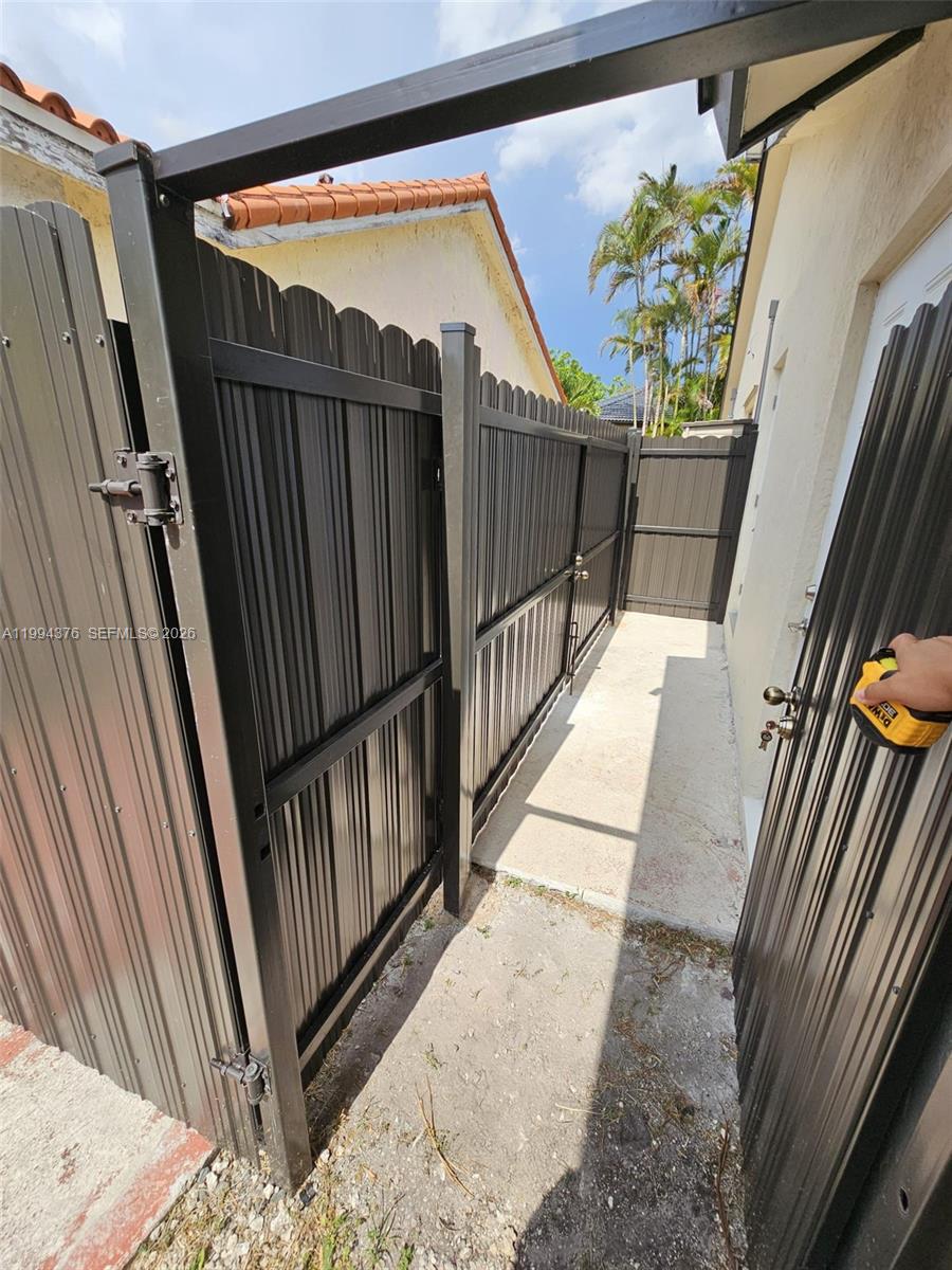 HOCHMAN SUB - Residential Lease